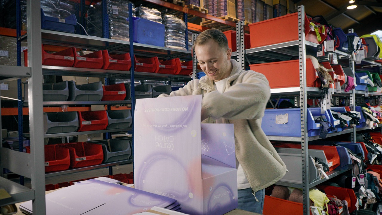 Zorgvuldig verpakken van kwetsbare producten bij Logystix